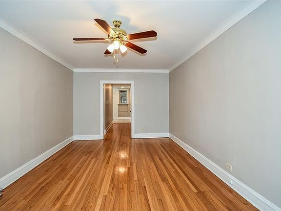 4th image of 6031-6043 N Paulina St #2A