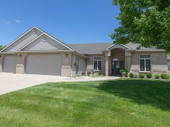 616 N Easton Dr, Angola, IN 46703