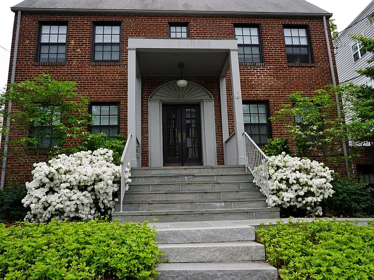 1501 N Rhodes St — Photo 12