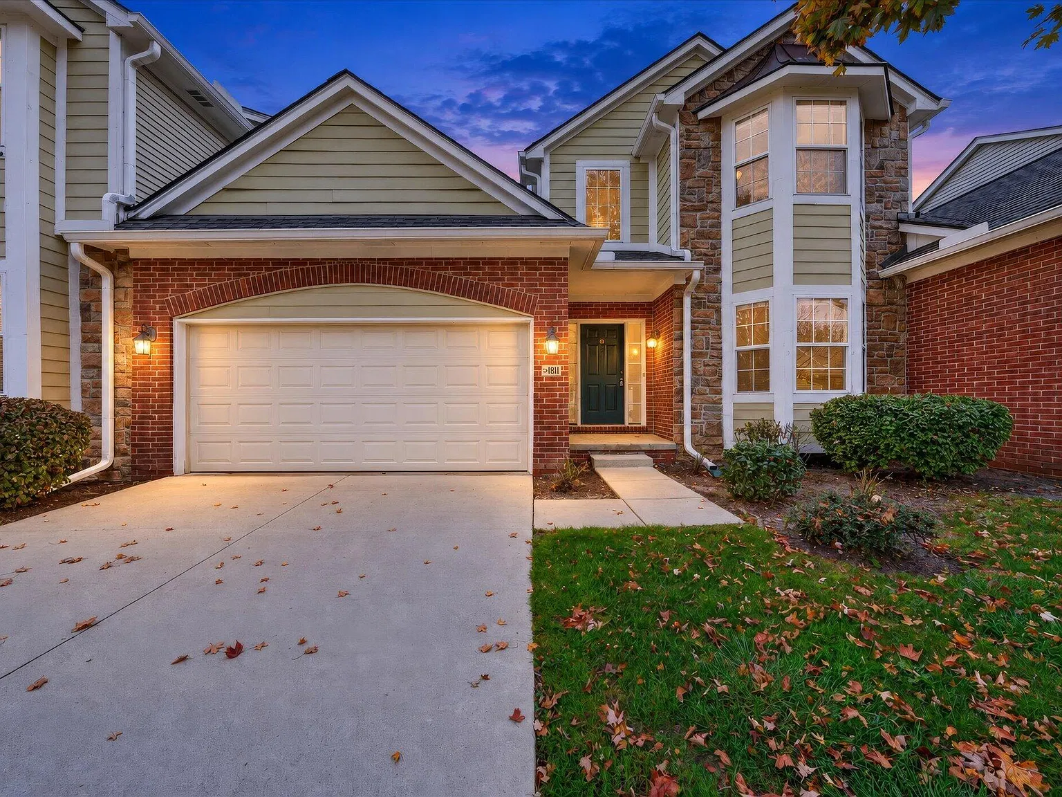 3 bed, 2.5 bath, 1913 sqft, $2,700 — Photo 1