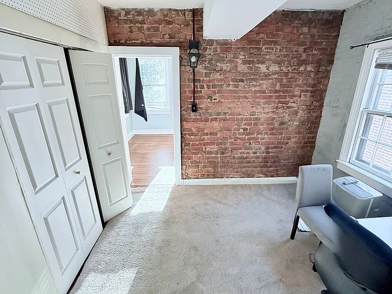 717 W Clay St — Photo 18