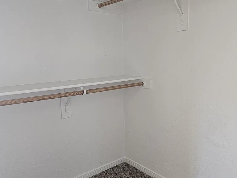 2415 Merle Dr — Photo 15