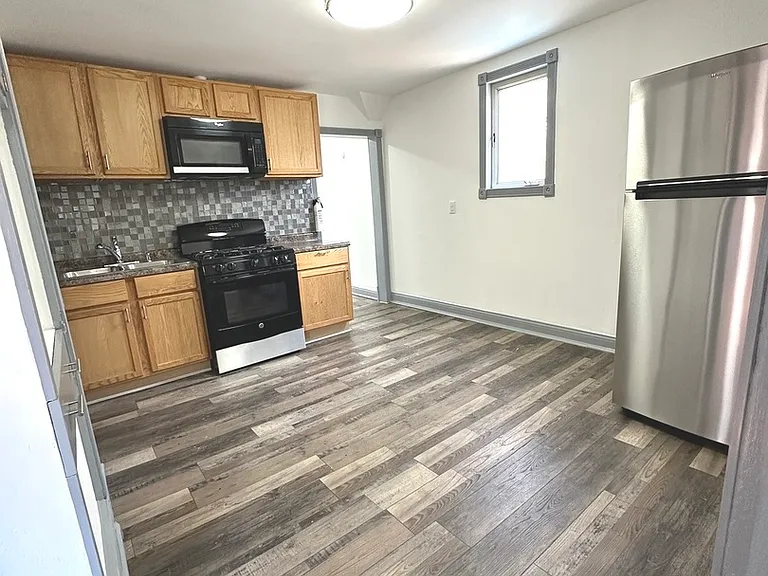 408 S Gardiner Ave #2 — Photo 10