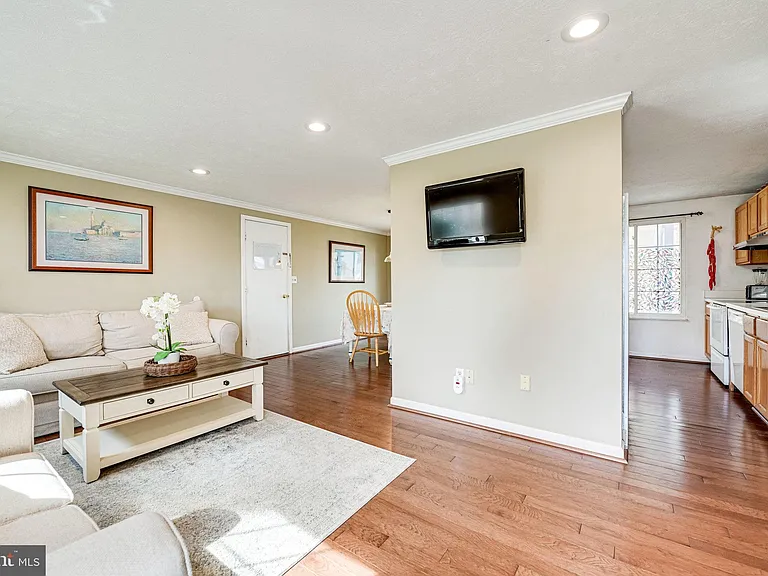 6144 Windward Dr — Photo 2