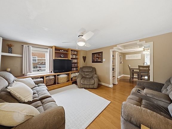3rd image of 28 Fletcher St #28
