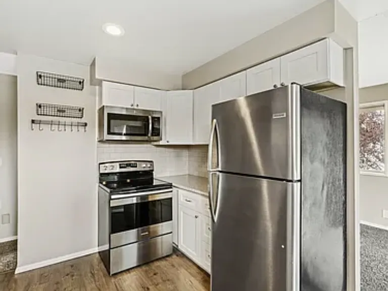 2303 S Myrtle St — Photo 4