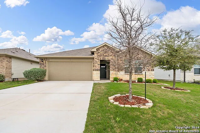 4 bed, 1796 sqft, $1,950 — Photo 1