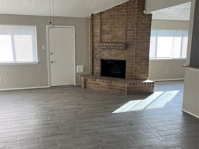 1930 Lazy Ln — Photo 6