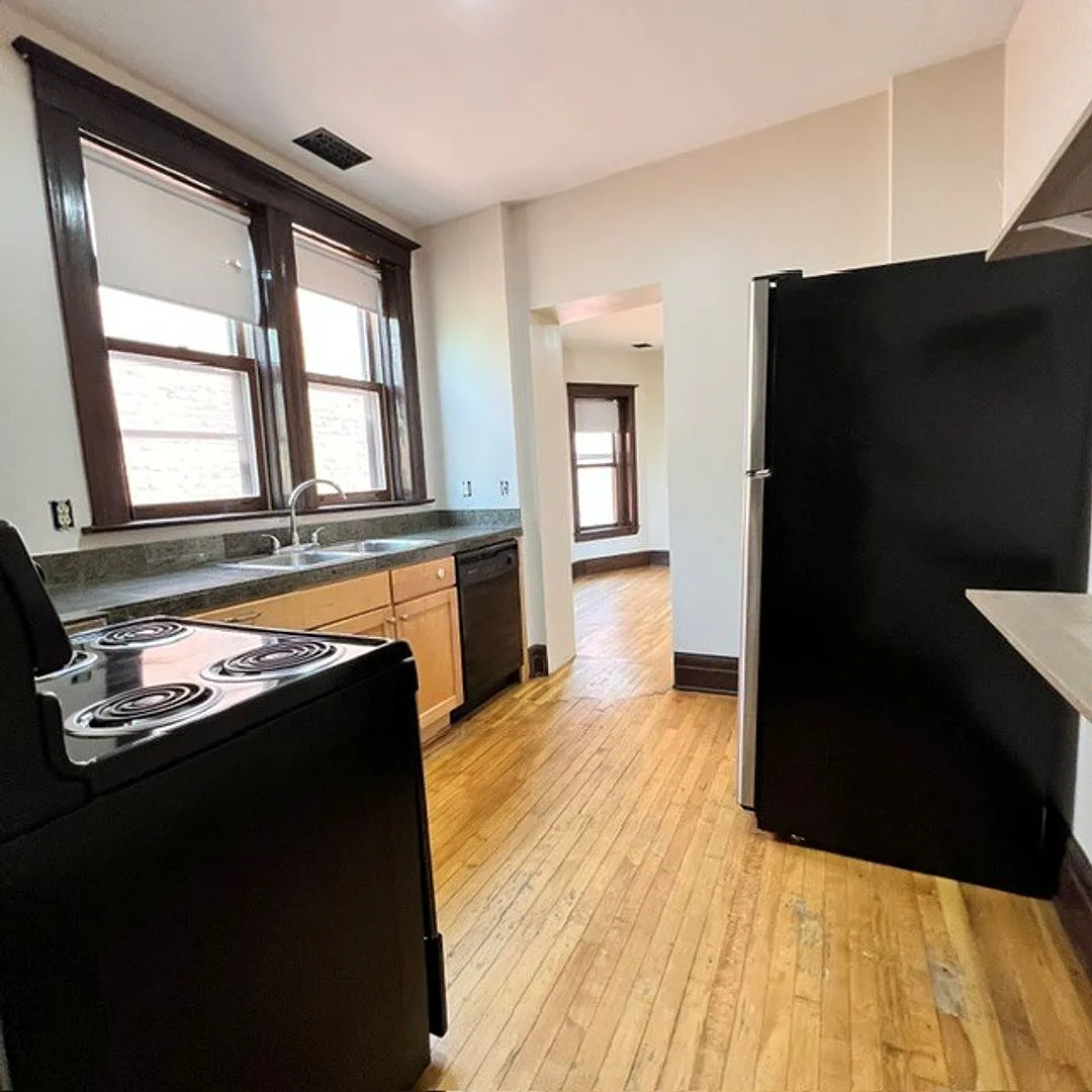 Peterboro & Charlotte Houses in Midtown — Photo 4