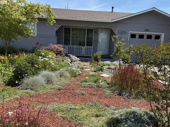 1104 Stanfield Rd, Woodburn, OR 97071