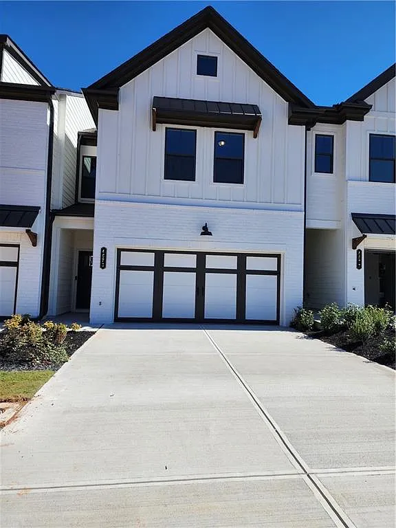 3 bed, 2.5 bath, 1850 sqft, $2,200 — Photo 1