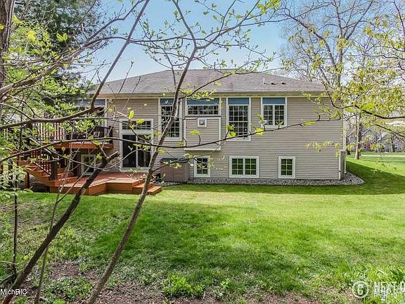 2nd image of 15285 Forest Park Dr
