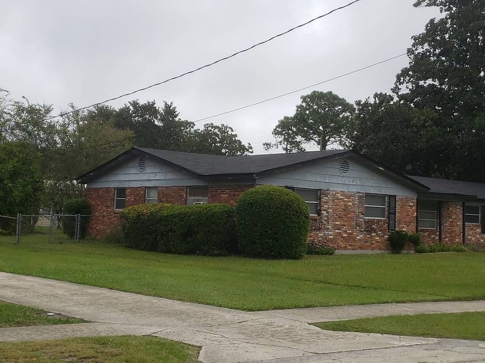 2nd image of 111 Buckingham Pl
