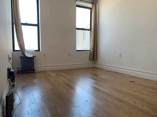 Rented by Hillel Realty Group | media 11