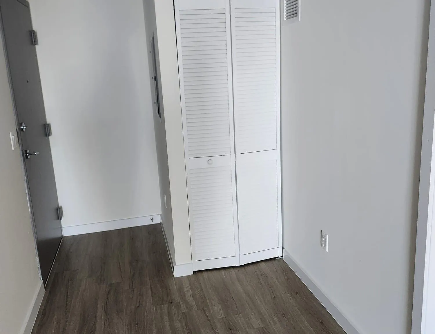 2 bed, 950 sqft, $3,200 — Photo 4