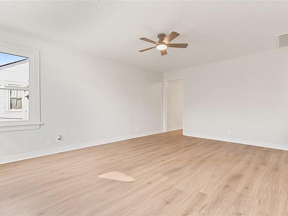 4th image of 1012 N Tabor Ave