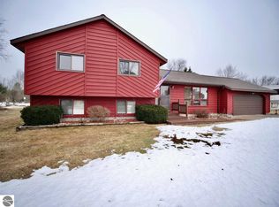 8392 Joelle Dr, Cadillac, MI 49601