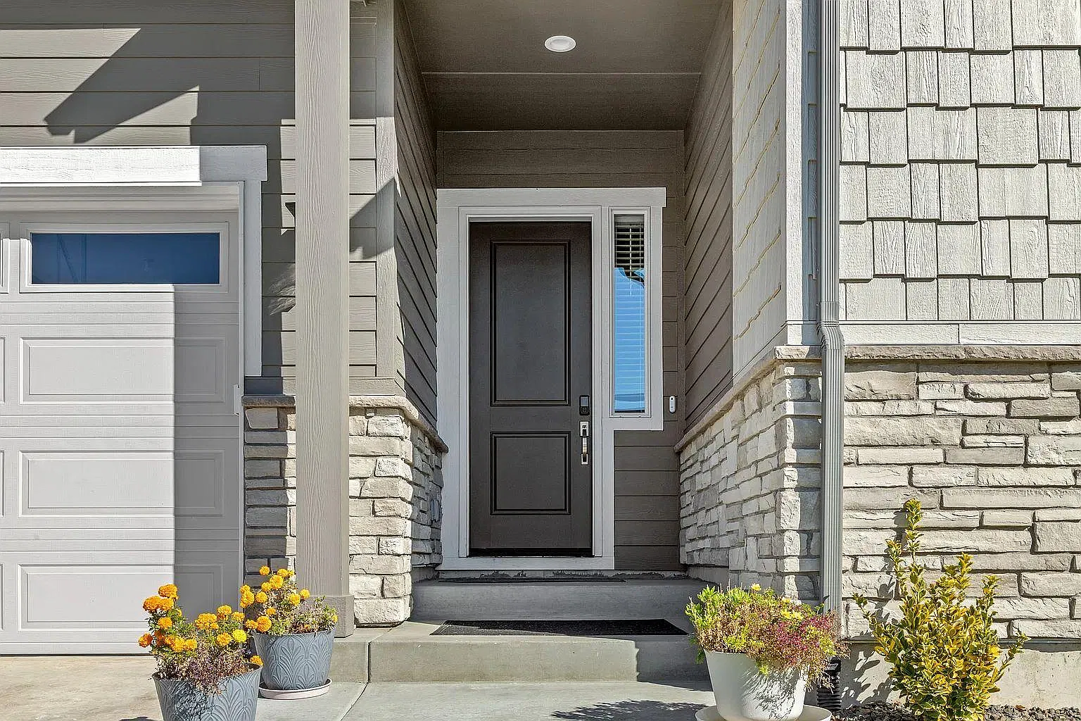 2194 N Mountain Vista Ave — Photo 4