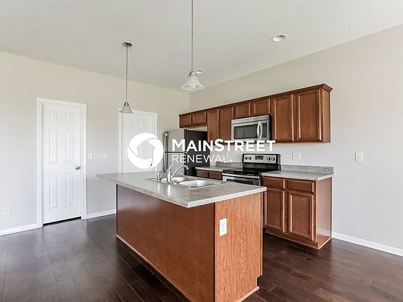 5th image of 201 NE Kim Ct