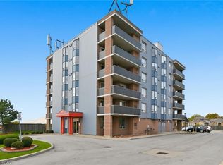 870 Upper Wentworth St #303, Hamilton, ON L9A 4W4