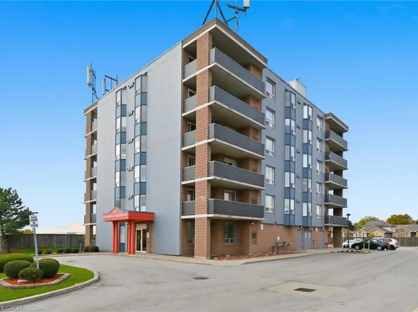 870 Upper Wentworth St #303, Hamilton, ON L9A 4W4