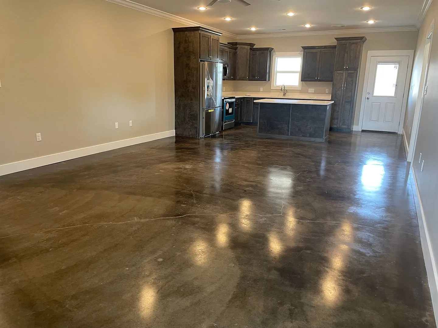 Beautiful 4 Bedroom Home — Photo 3