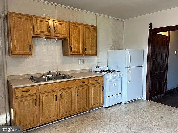 4th image of 216 Lehman St