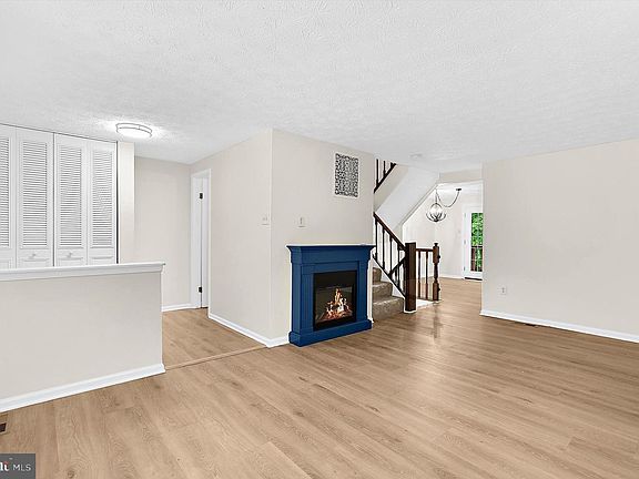 4th image of 557 Bay Dale Ct