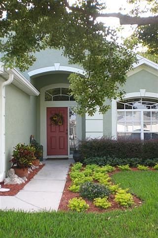 Meticulously Landscaped Yard