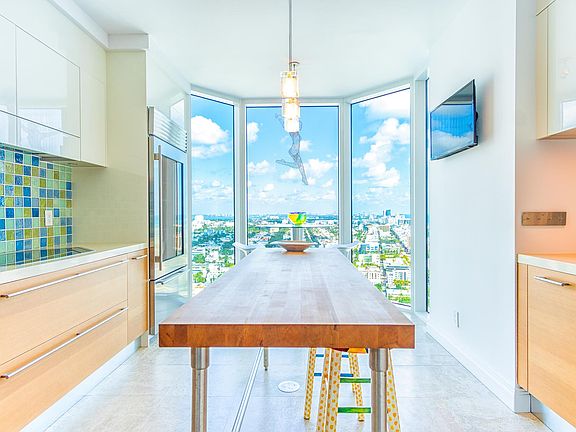 5th image of 300 S Pointe Dr APT 3304