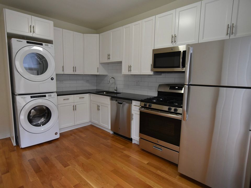 1st image of 1900 W Montrose Ave #1902-3W