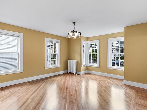 4th image of 128 W Spruce St