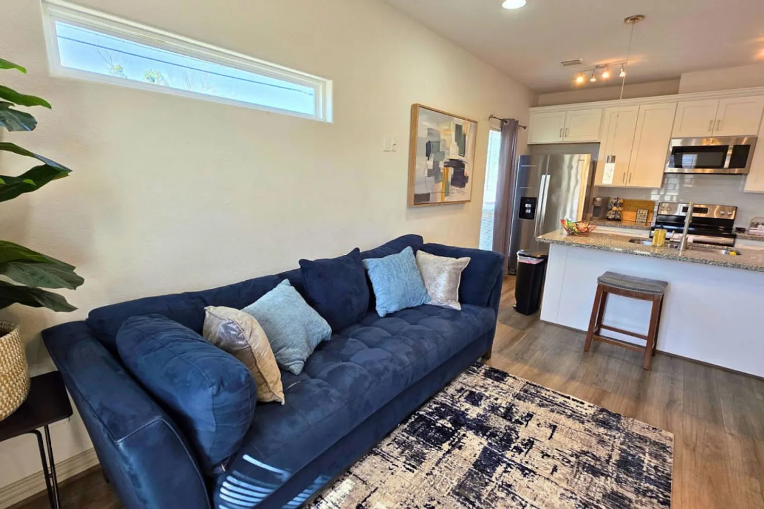 2 bed, 2.0 bath, 1001 sqft, $1,590 — Photo 4