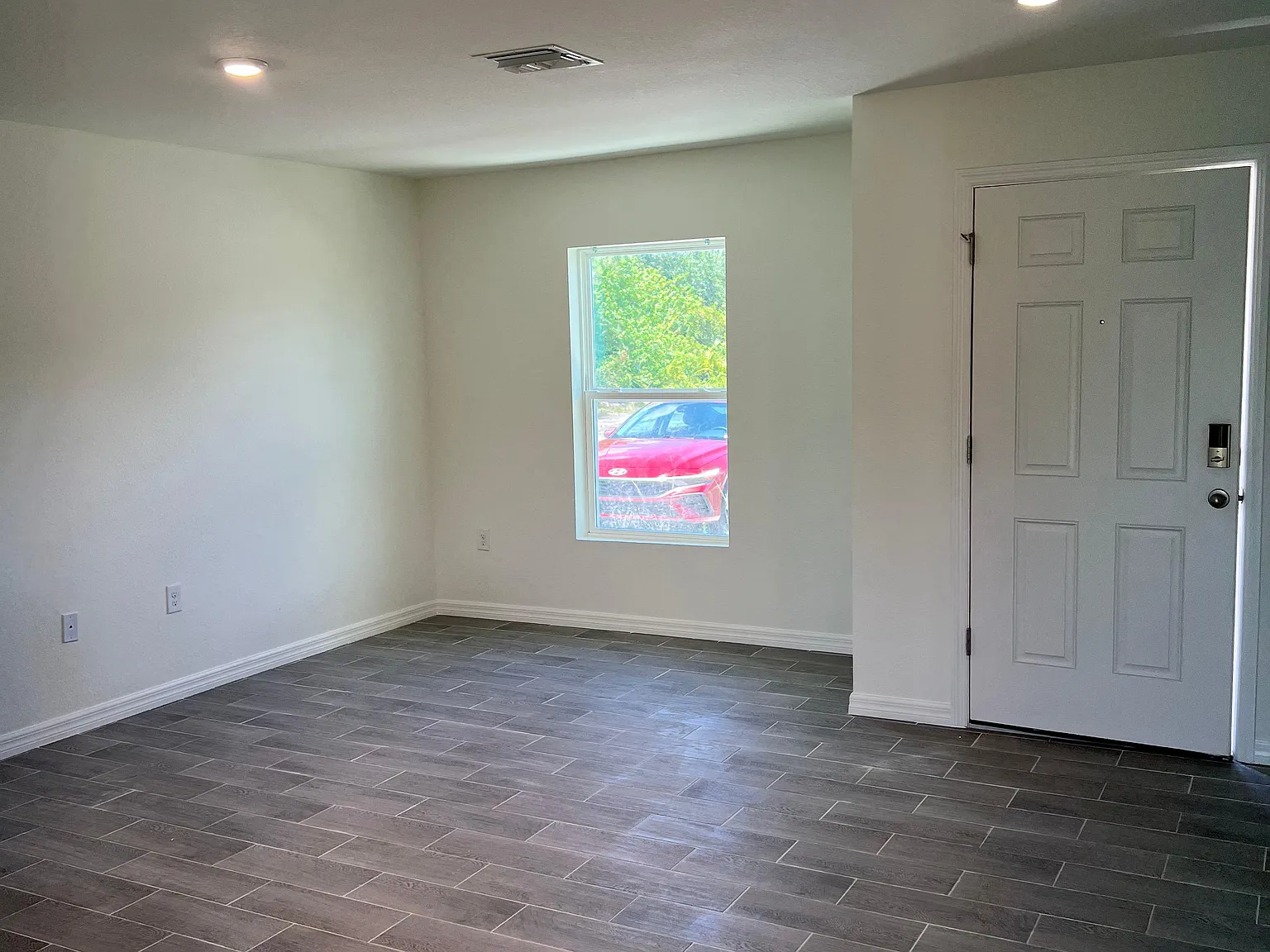 3 bed, 1060 sqft, $1,800 — Photo 2