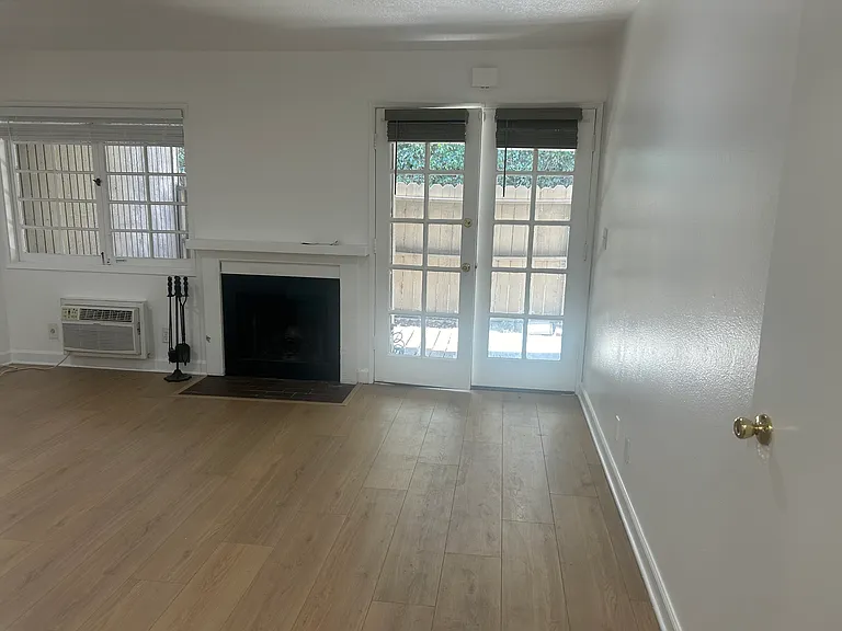 4712 Whitsett Ave #4 — Photo 3