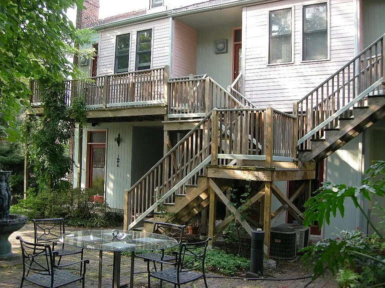 1910 Cherokee St — Photo 1