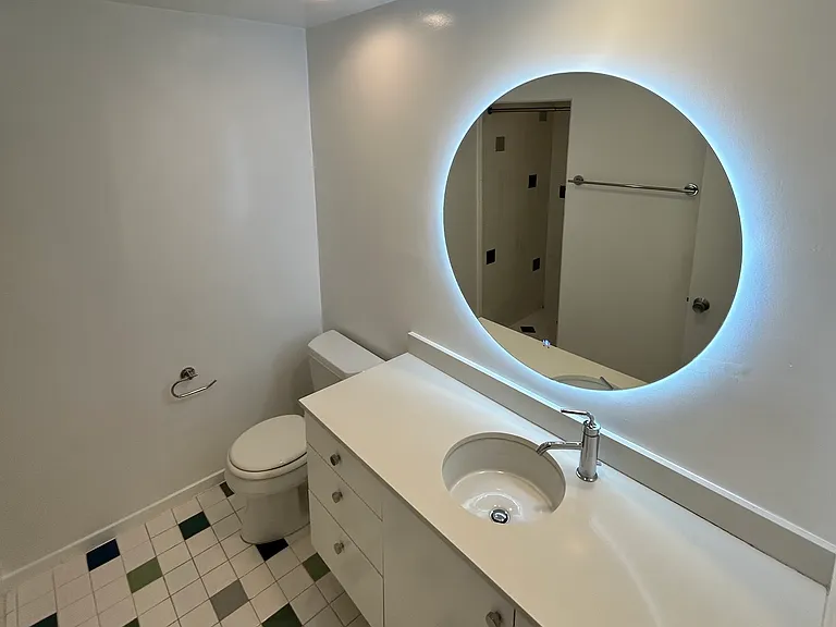 1346 N Laurel Ave #102 — Photo 6