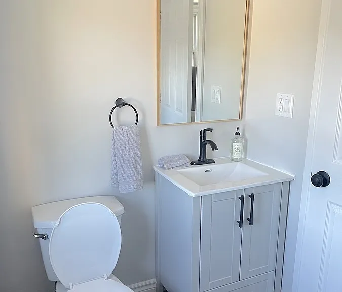 1677 Victoria Ave — Photo 33