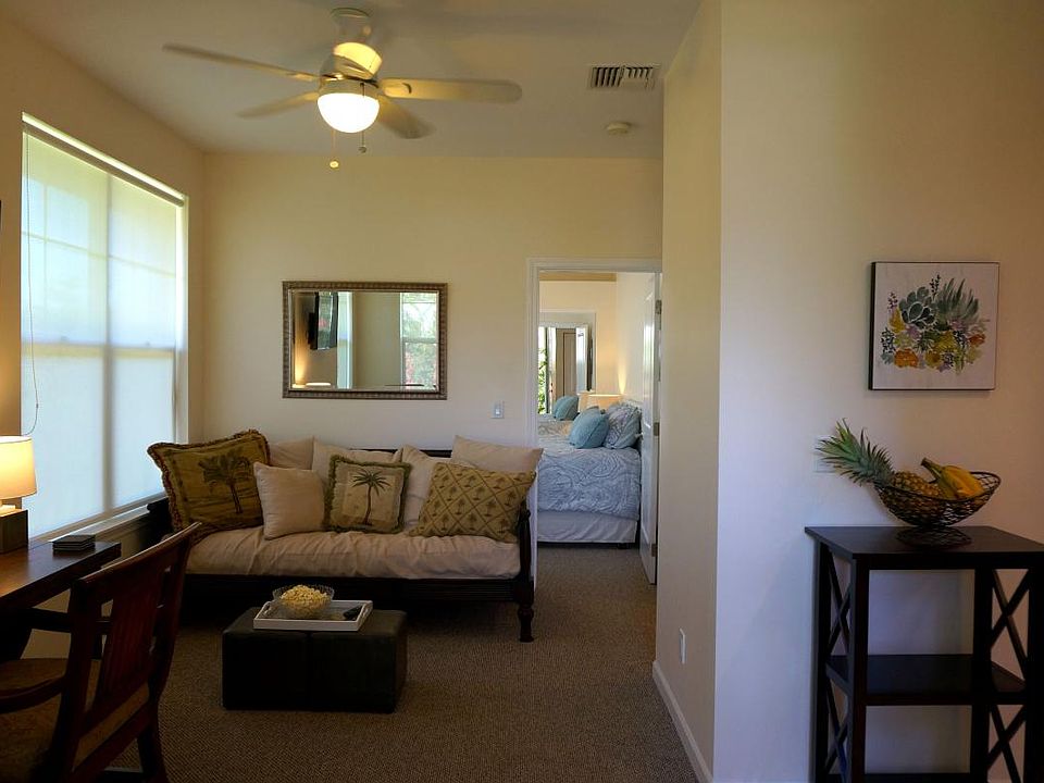 Entering the Ohana/Apartment