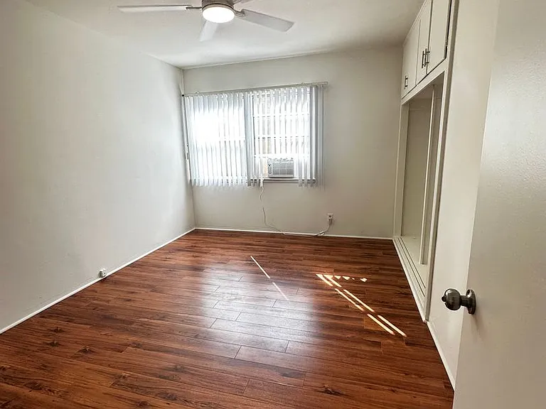 1049 Allen Ave #AVE;-1051 — Photo 6