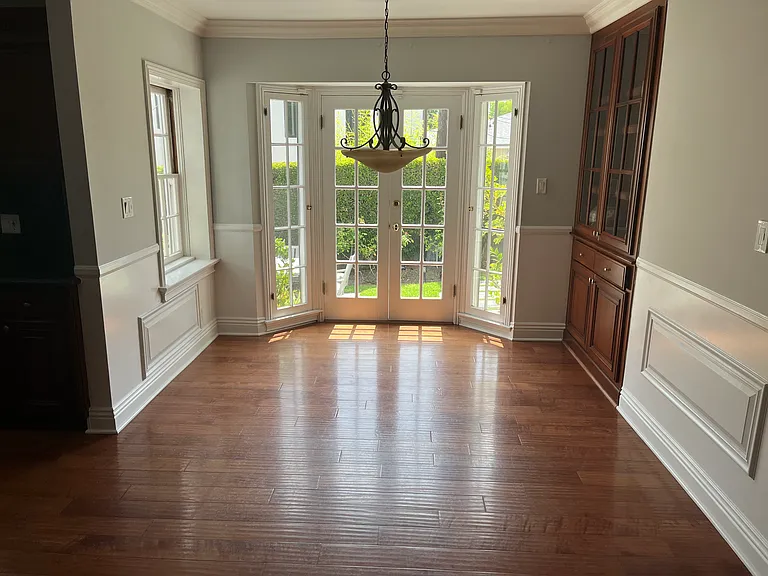 10518 Wellworth Ave — Photo 16