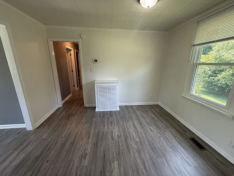1318 Courtney Dr — Photo 9
