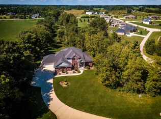 10202 Wilderness Creek Dr, Leo, IN 46765