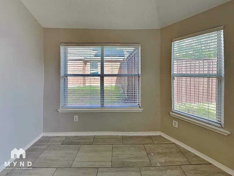4611 Basil Dr — Photo 6