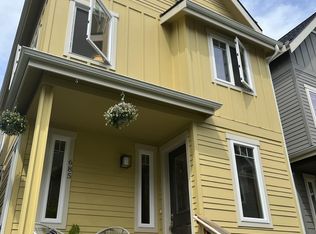 685 Wintersweet Rd NE, Bainbridge Island, WA 98110