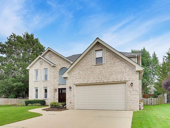 3rd image of 1228 N Jack Pine Ct