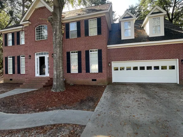 302 Oak Pointe Dr, Dublin, GA 31021