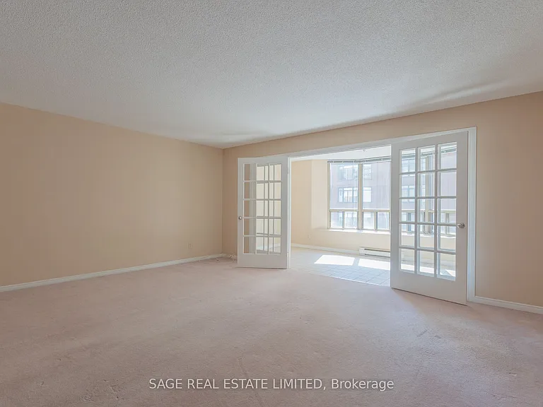25 George St S #302 — Photo 18