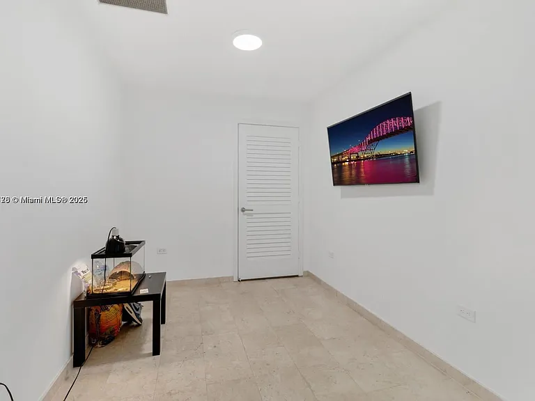 88 SW 7th St #3410 — Photo 11