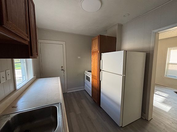 3rd image of 311 Central Ave